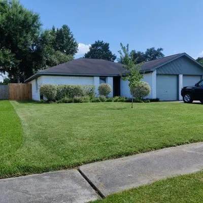 Lizama's Lawn Services Logo