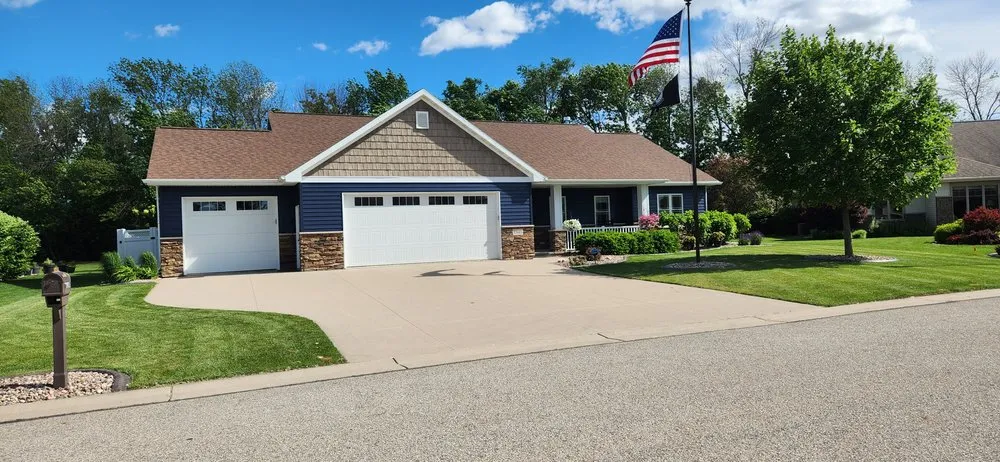 Expert residential landscaping experts serving Green Bay, WI - Lizer Lawn Care & Irrigation