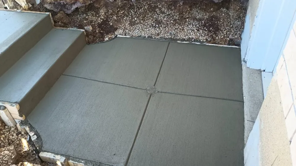 Professional yard maintenance with custom design in Seattle, WA by Lizzy Landscape Design