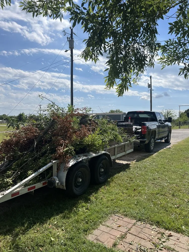 Top-rated yard cleanup service for outdoor upgrades across Godley, TX - L&J Landscapes