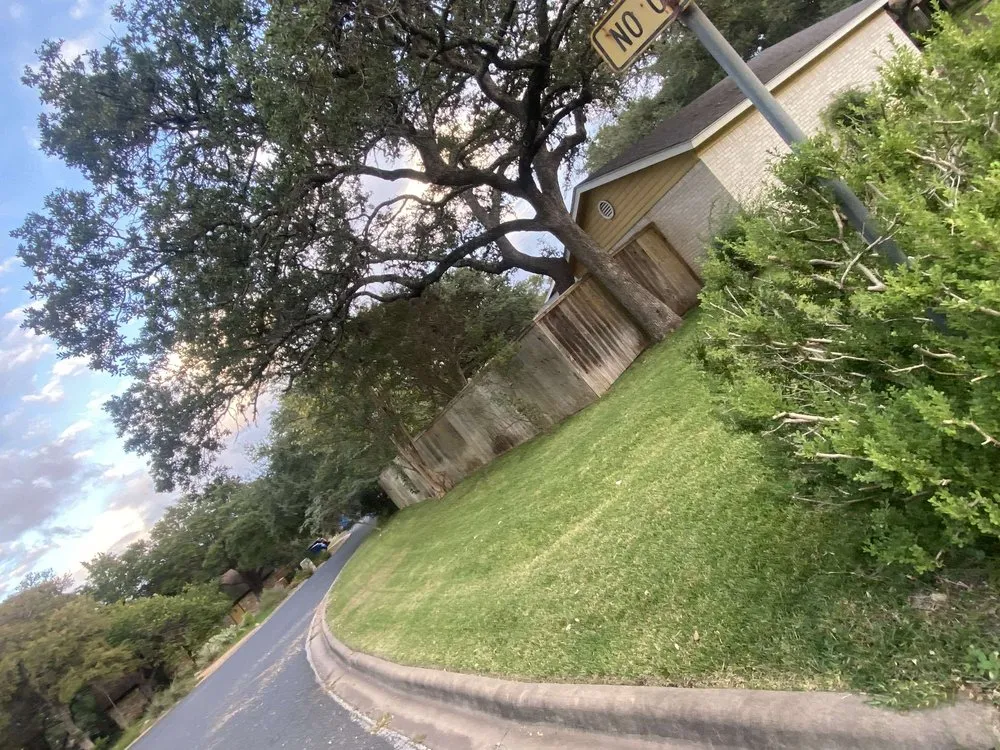 Expert yard cleanup service in Andice, TX - L&J Landscaping