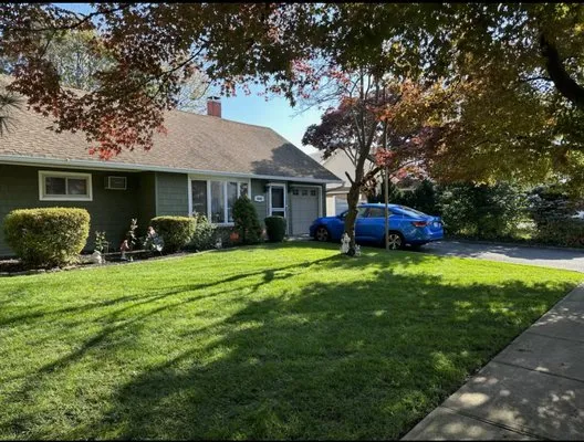 L&J Landscaping Group Logo