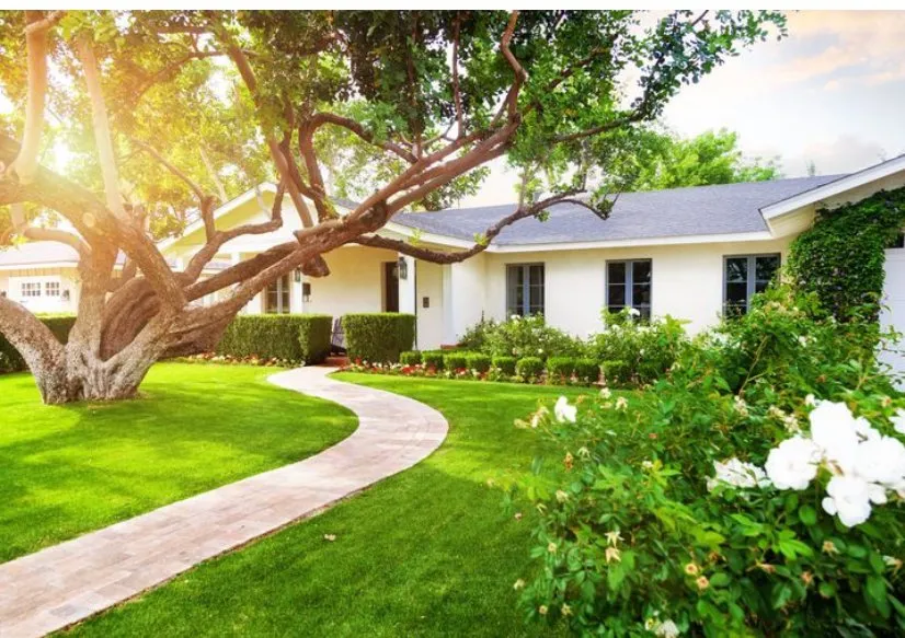 Reliable garden landscaping experts serving Youngstown, FL - LJ Lawn Mowing and Trim