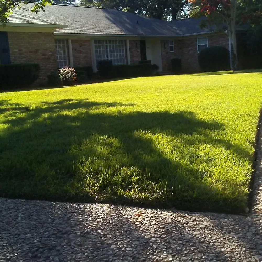 Affordable garden landscaping for homes across Youngstown, FL - LJ Lawn Mowing and Trim