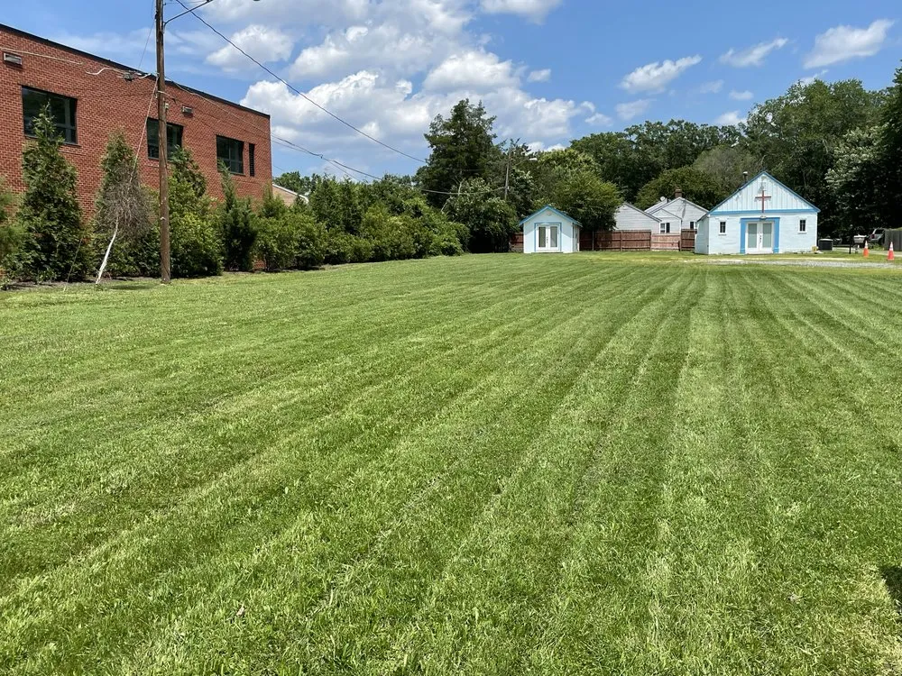 Expert lawn care service in Woodbridge, VA by LJ's Lawn Care