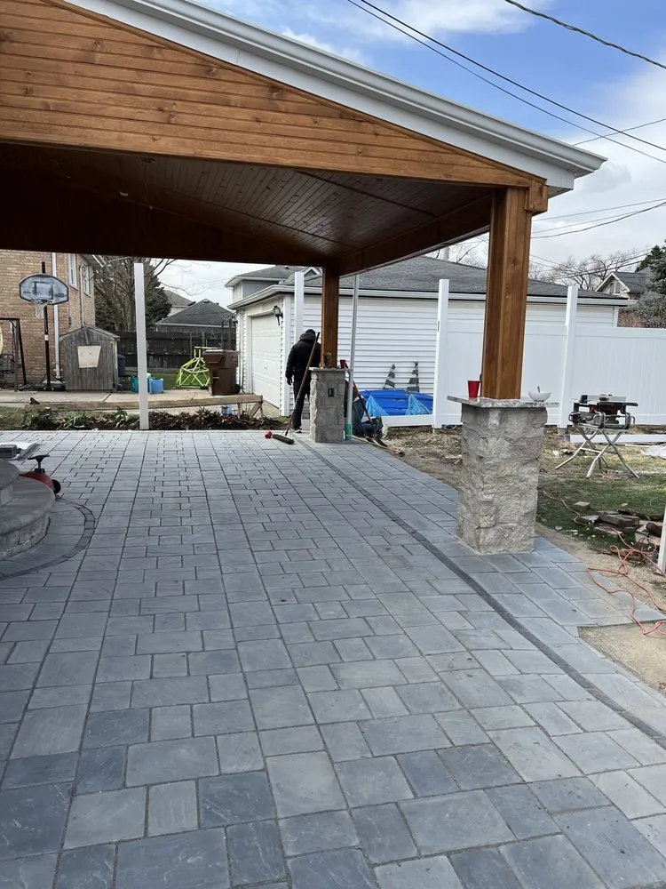 Reliable lawn care service experts serving Oak Lawn, IL - Lk Landscaping & Snowplowing