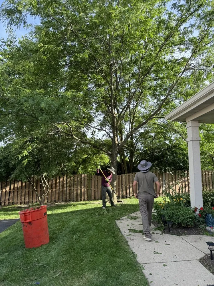 Reliable lawn mowing service for homes across Oak Lawn, IL - Lk Landscaping & Snowplowing