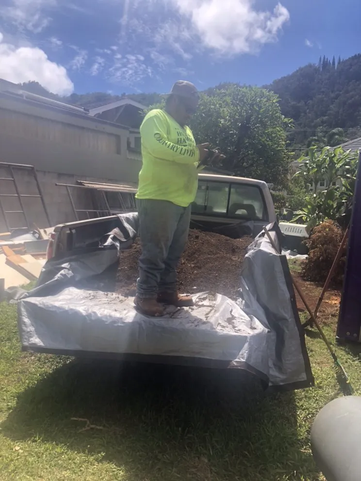 Affordable yard cleanup service for homes in Waianae, HI by L&K Lawn Maintenance Service