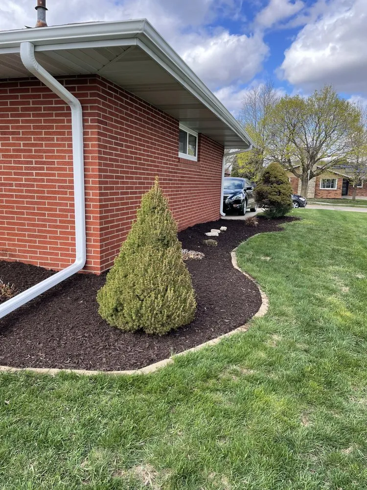 Trusted yard maintenance experts serving East Dubuque, IL - L&L Landscaping