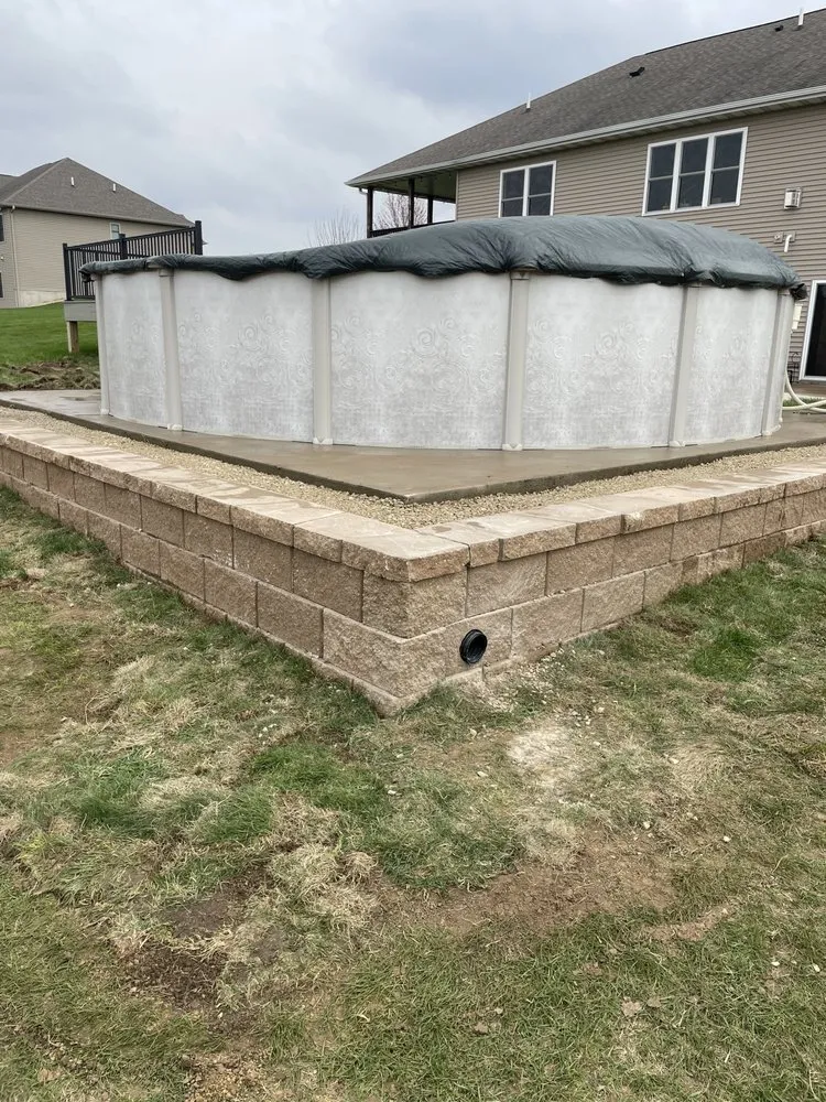 Reliable yard maintenance for beautiful yards in East Dubuque, IL by L&L Landscaping