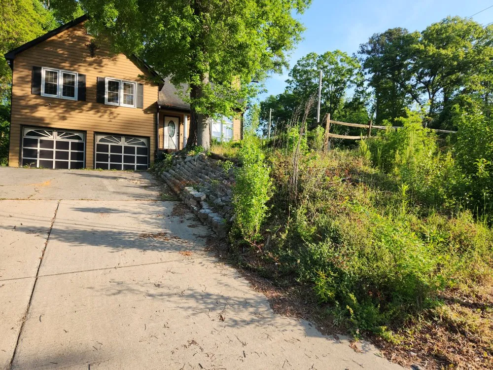 Affordable yard cleanup service for year-round maintenance across Atlanta, GA - L&L Morales Landscaping