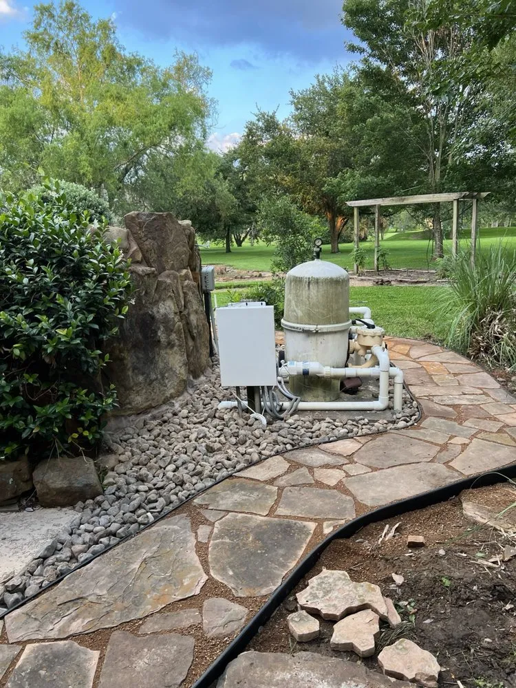 Custom landscape design in Pearland, TX by LLD Landscape & Lawn Designs Of Pearland