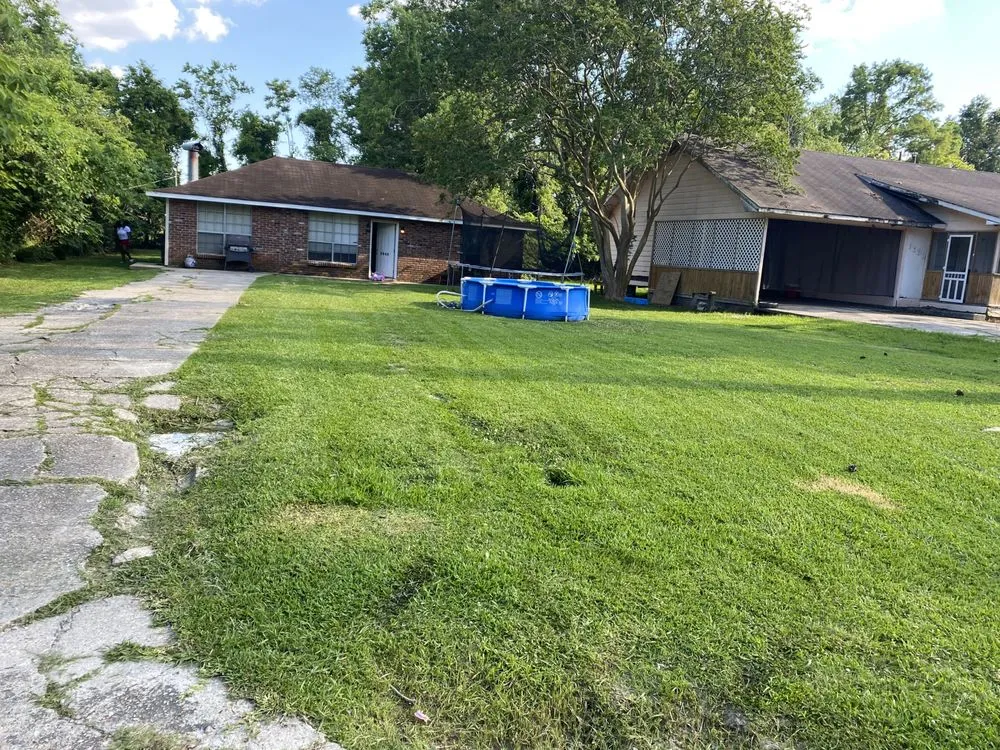 Affordable lawn mowing service with custom design across Baton Rouge, LA - LLMM Lawn Service