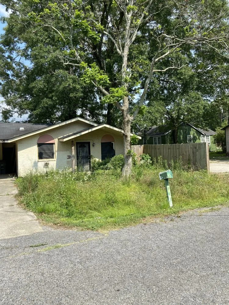 Reliable outdoor landscaping in Baton Rouge, LA by LLMM Lawn Service