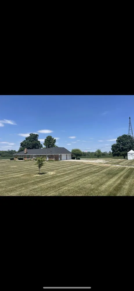 Professional garden landscaping in Woodlawn Heights, IN - Llow Landscape