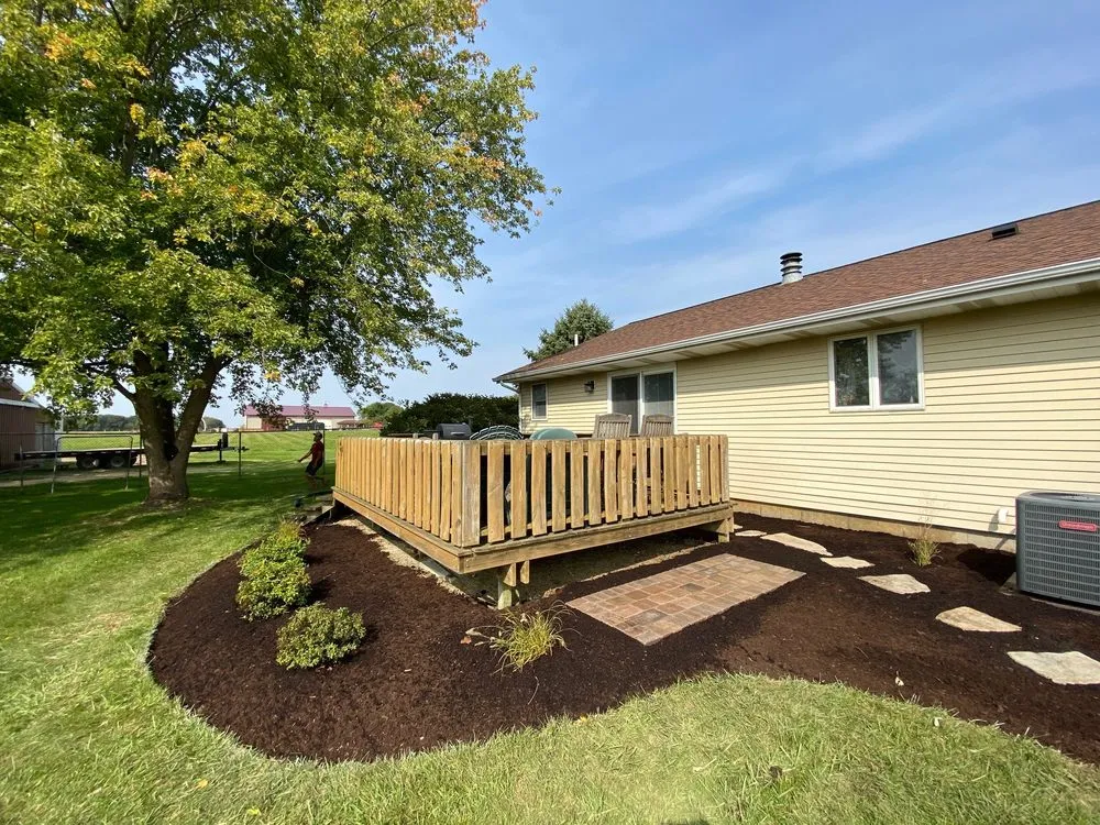 Local lawn care service in Genoa, IL - Lloyd Landscaping & Garden Center