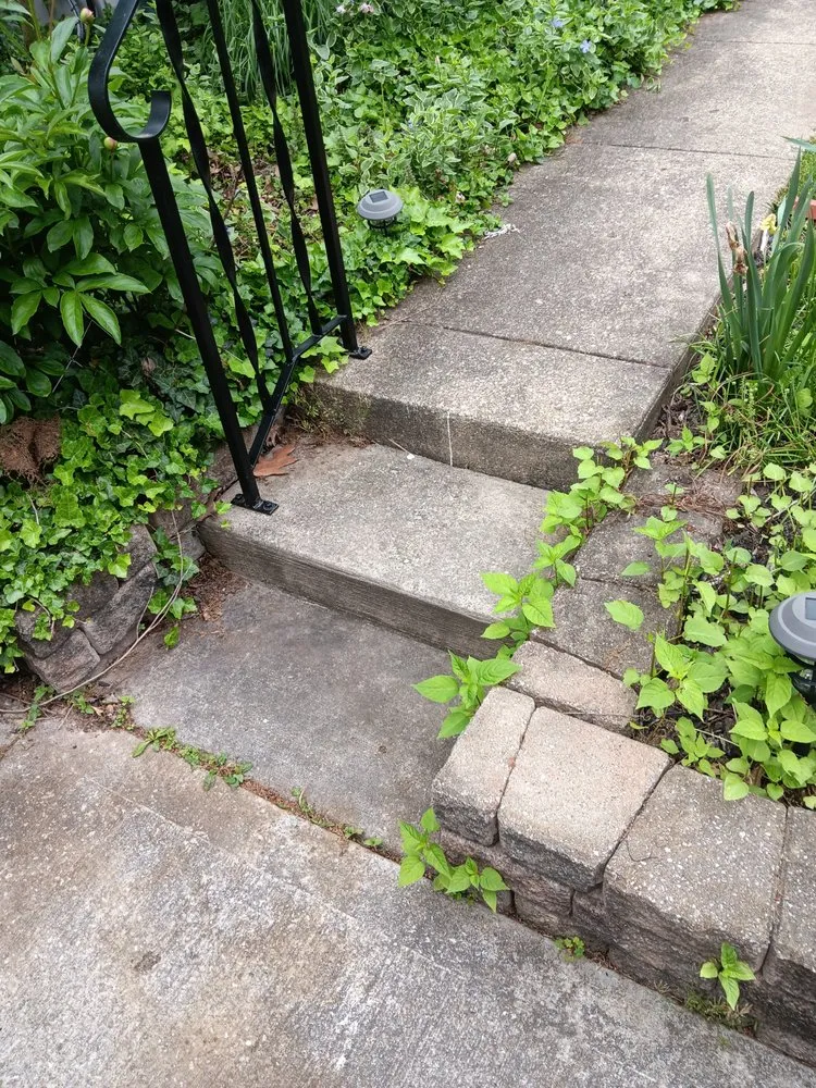 Local outdoor landscaping in Akron, OH by lloyds landscaping