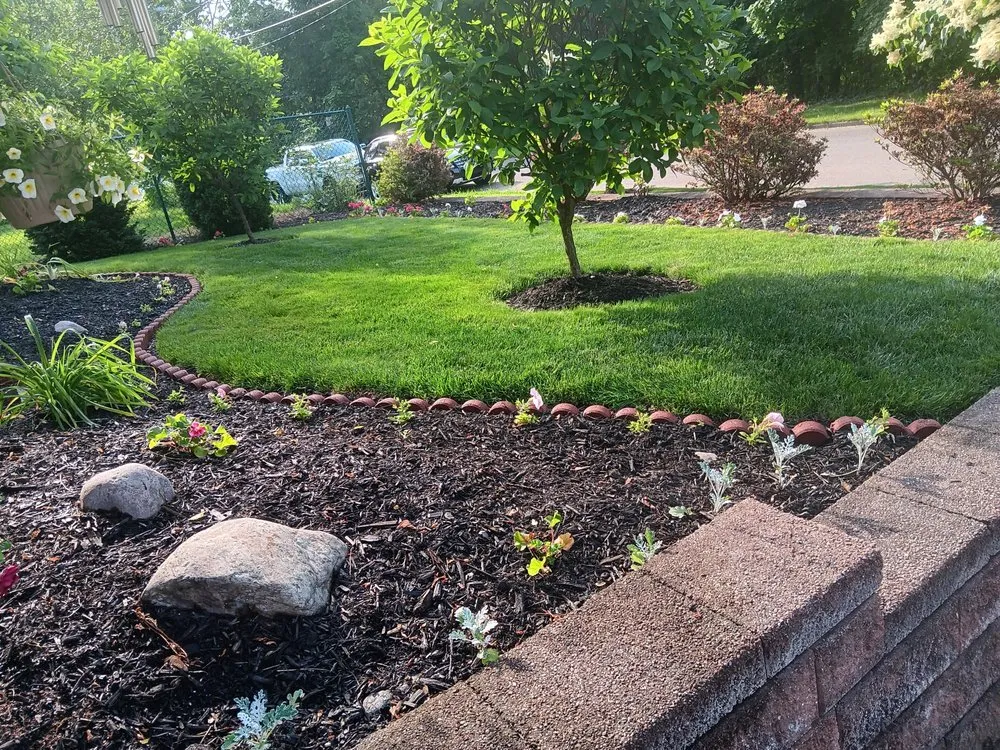 Reliable outdoor landscaping with custom design across Akron, OH - lloyds landscaping