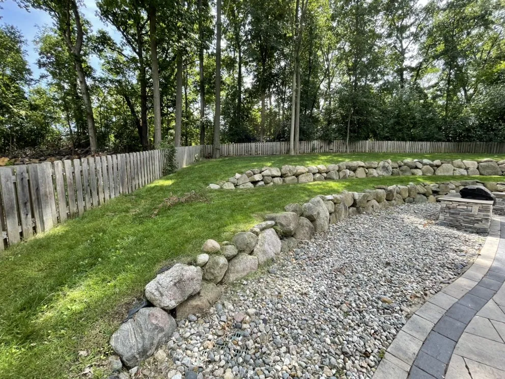 Local garden landscaping experts serving Detroit, MI - Llw Mowing service