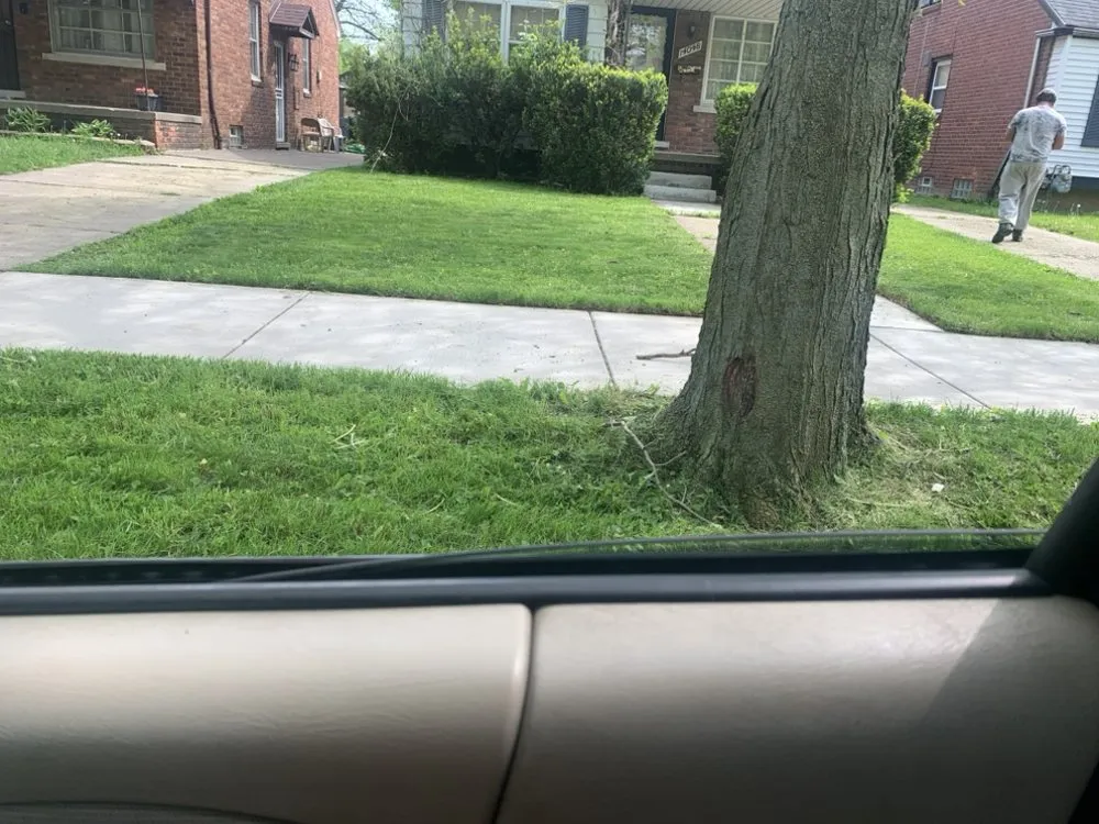 Expert garden landscaping experts serving Detroit, MI - Llw Mowing service