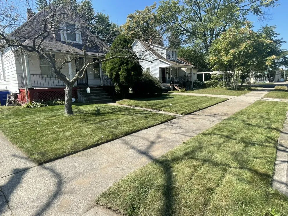 Expert garden landscaping in Detroit, MI by Llw Mowing service