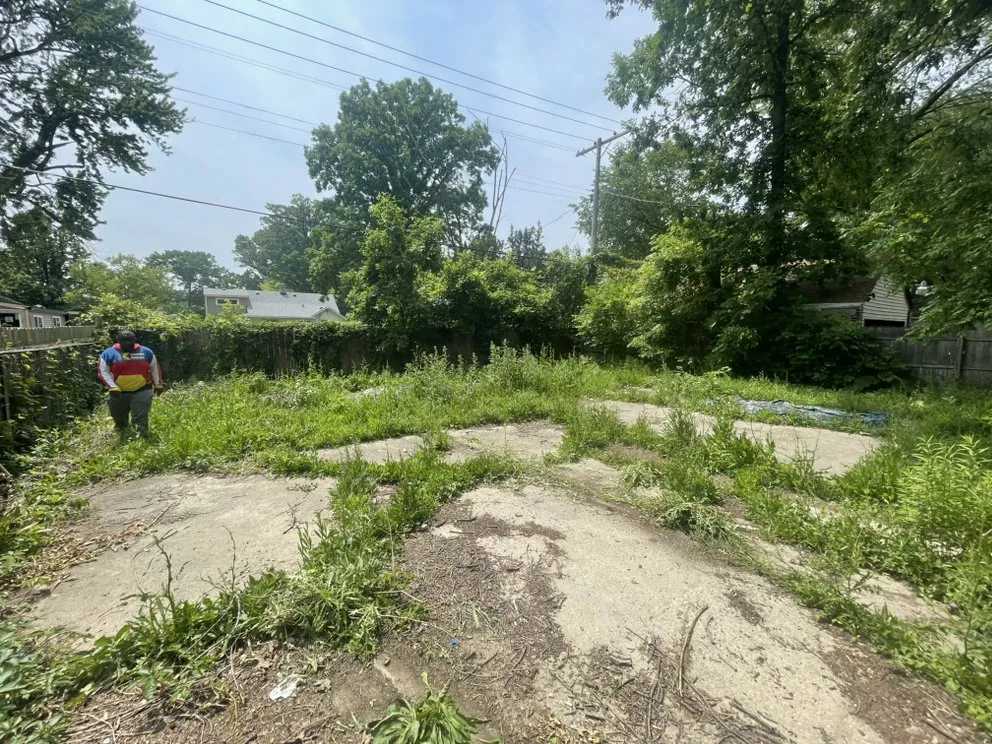 Top-rated residential landscaping in Detroit, MI by Llw Mowing service