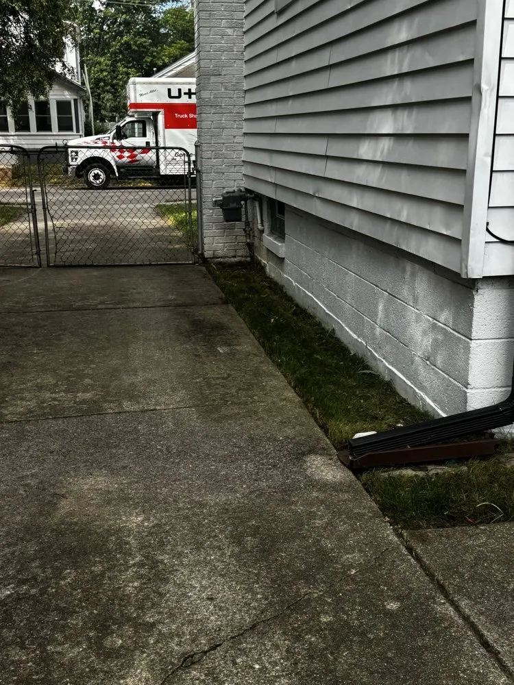 Affordable landscaping services in Detroit, MI by Llw Mowing service