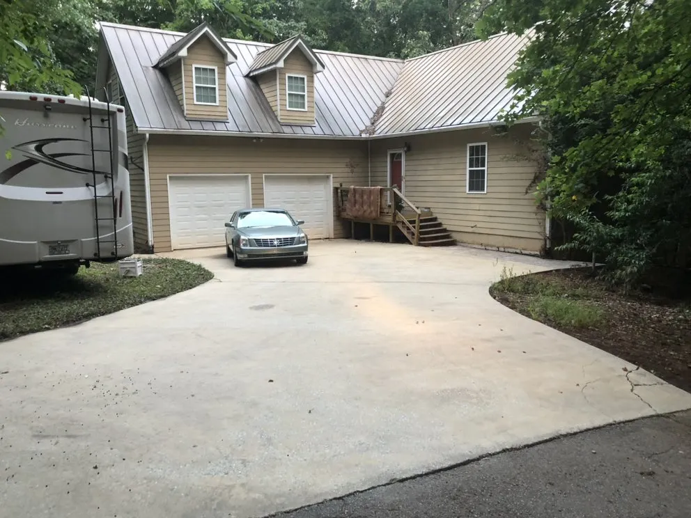 Affordable lawn care service experts serving Pine Mountain Valley, GA - L&M Floors and More