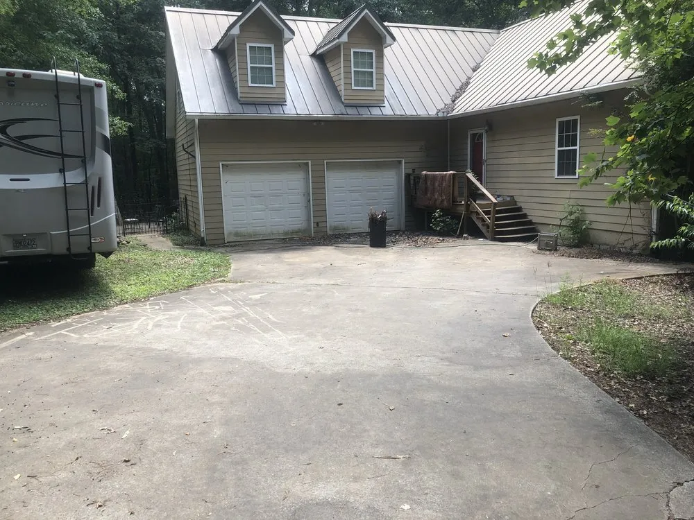 Expert yard cleanup service in Pine Mountain Valley, GA by L&M Floors and More