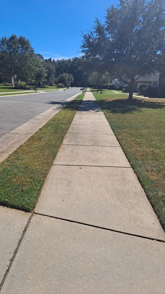 Reliable lawn mowing service in Robertsdale, AL by Lm Lawn Service