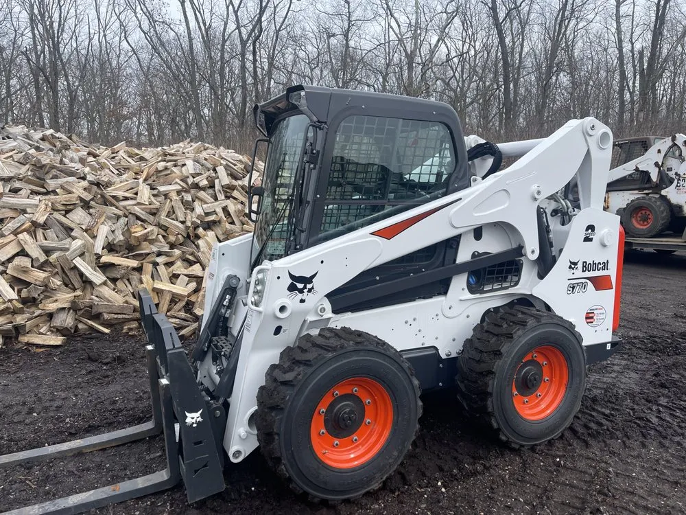 Local yard cleanup service with custom design in Belmar, NJ by LMB landscaping