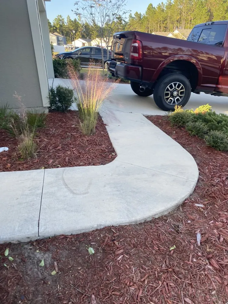 Custom lawn care service with custom design in Jacksonville, FL by L&N Lawns