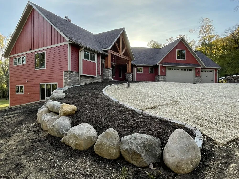 Professional yard cleanup service experts serving Oakdale, MN - LNG Landscapes