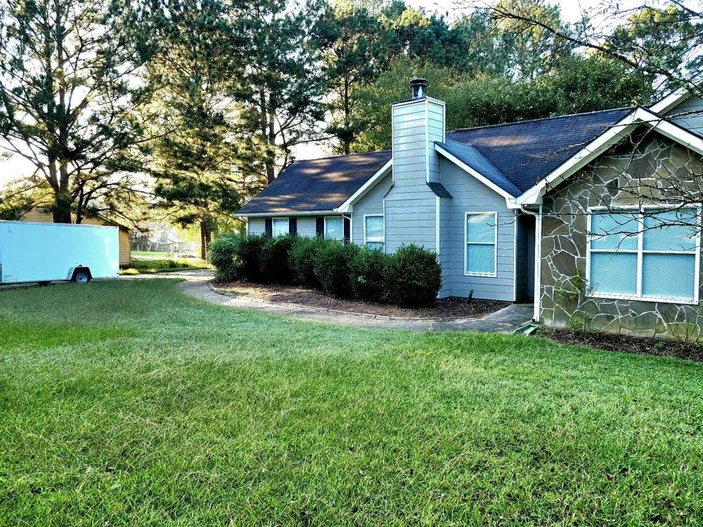 Top-rated yard cleanup service experts serving Senoia, GA - Lo-Country LawnCare