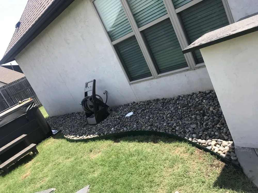 Reliable yard maintenance in Bixby, OK by Loa's Lawn Service