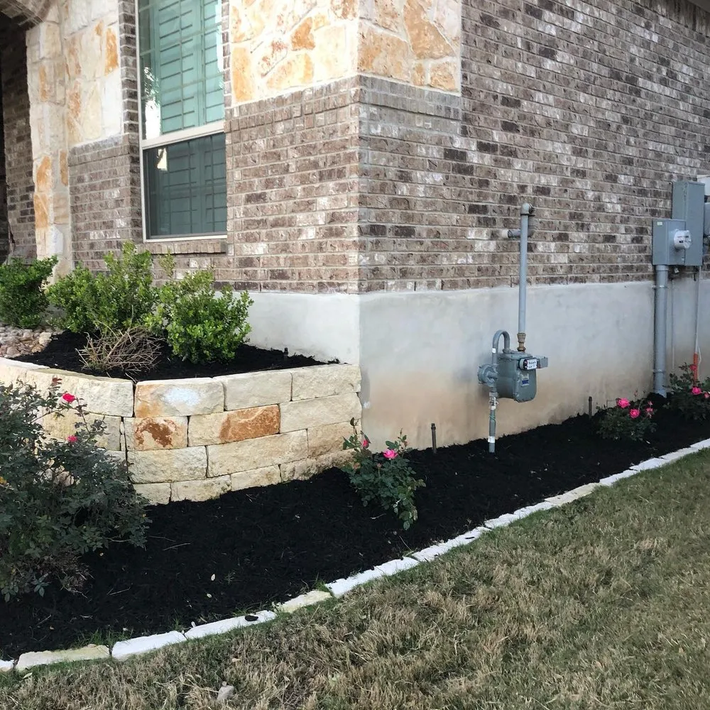 Custom lawn mowing service for homes in San Antonio, TX by Lobo Landscapes