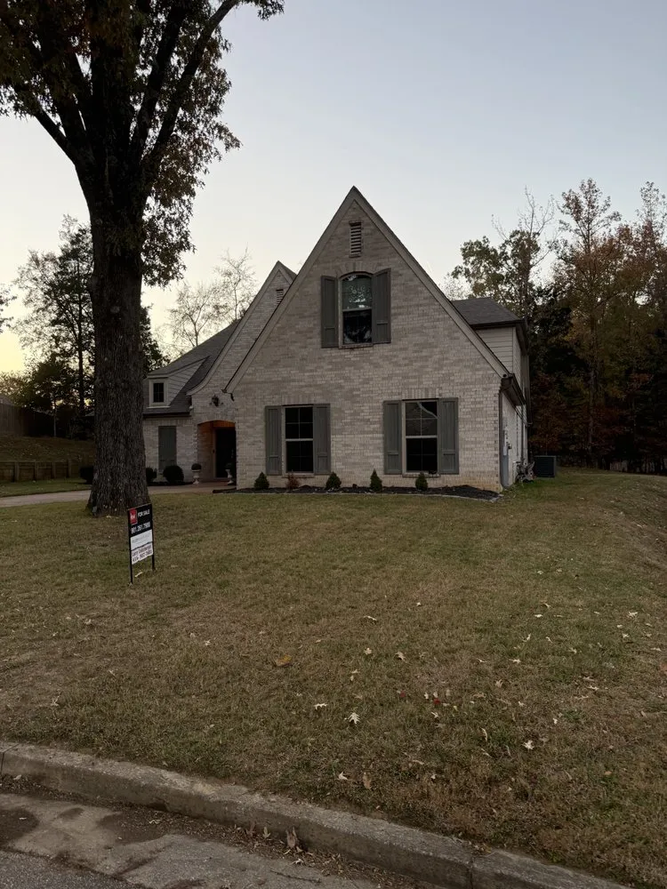 Custom outdoor landscaping in Memphis, TN by Lobos Estate Services