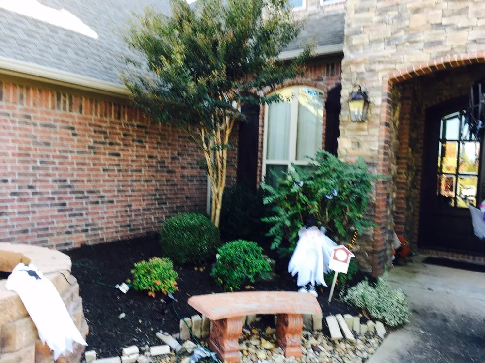 Trusted yard maintenance experts serving Fayetteville, AR - Local Landscapes By Wendy Ewing & Sons