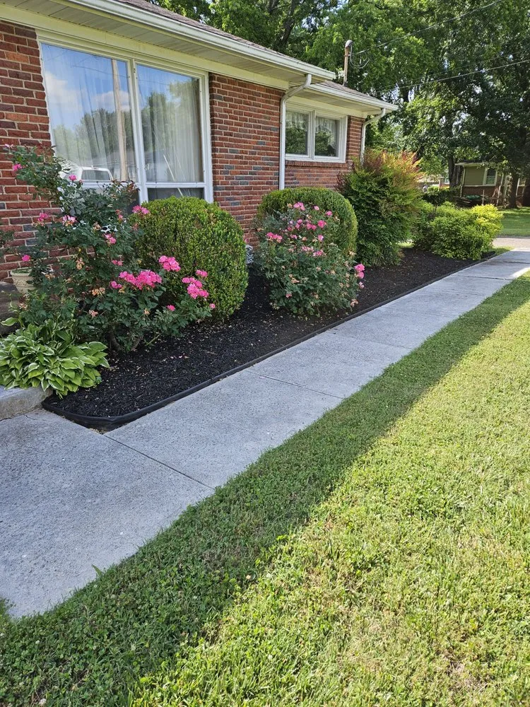 Expert lawn mowing service experts serving Murfreesboro, TN - Local Lawncare