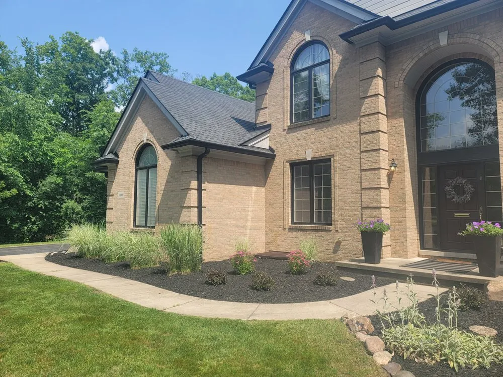 Top-rated garden landscaping in Madison Heights, MI by Local Oaks Landscaping Services