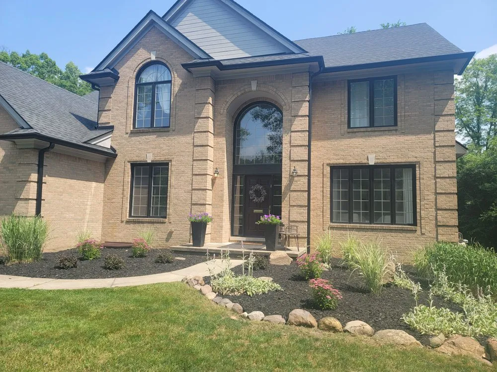 Custom garden landscaping in Madison Heights, MI - Local Oaks Landscaping Services