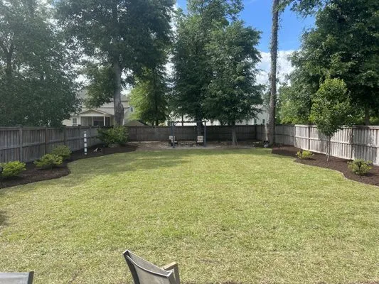 Local Roots Landscapes Logo