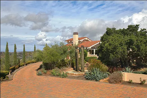 Top-rated lawn care service in Santa Cruz, CA by Locatelli's Landscaping