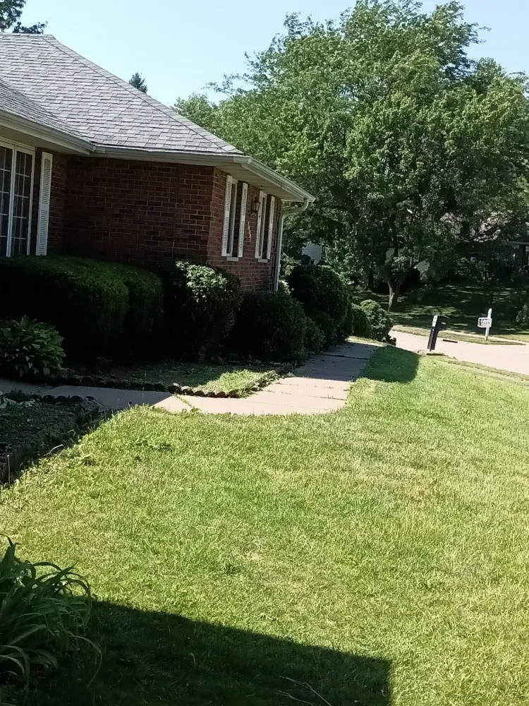 Local garden landscaping for beautiful yards in Davenport, IA by Lockett Lawn Care and Landscaping