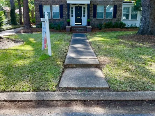 Locketts Lawn Care Logo