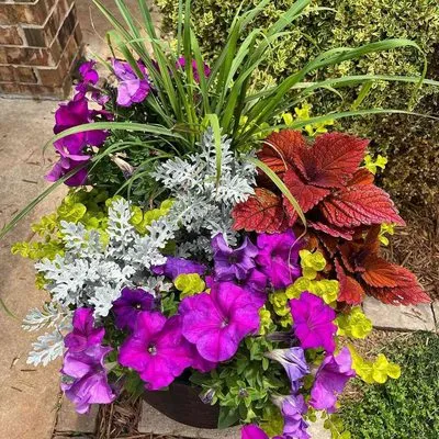 Locklear Landscaping Logo