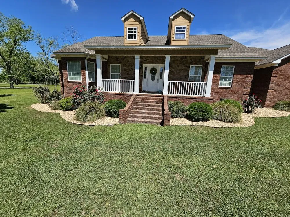 Trusted garden landscaping near you in Leesburg, GA by LOCK'S LANDSCAPING