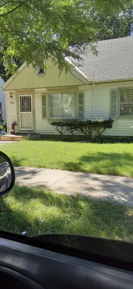 Professional yard maintenance experts serving Milwaukee, WI - Lockwood n Son Lawn Care