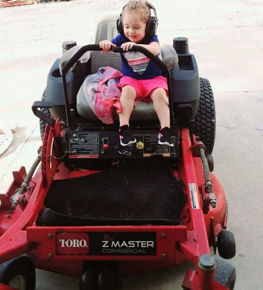 Reliable yard cleanup service for residential properties in Naples, FL by Locomow Lawn Service