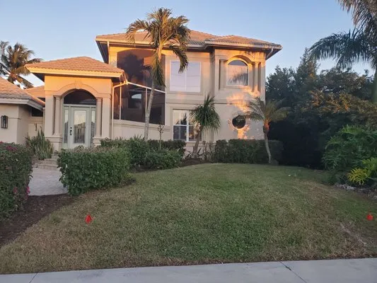 Locomow Lawn Service Logo